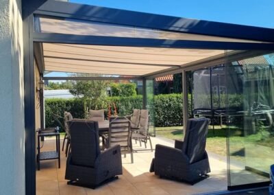 Serie T mit Ganzglasschiebeanlage und Unterglasmarkise